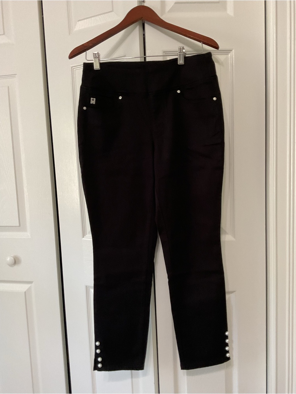 Kim Gravel Black Ankle Pants with Pearl decoration